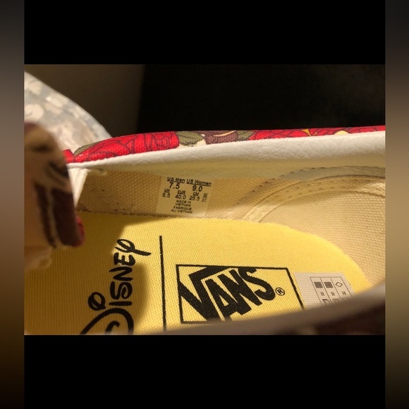 NWT Limited Edition Rare Disney X Vans Slip On Shoes featuring Belle women’s 9 - Picture 4 of 6